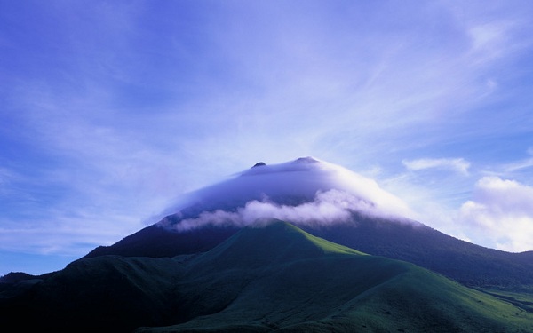 与火山爆发同时出现的UFO